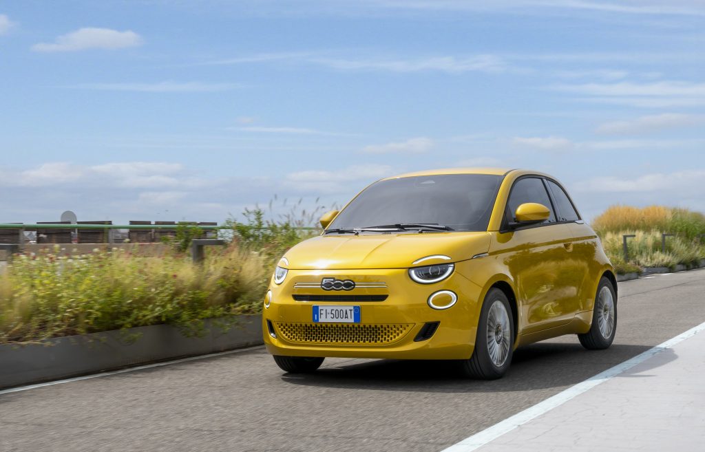 Fiat 500 Hybrid μικρό υβριδικό αυτοκίνητο