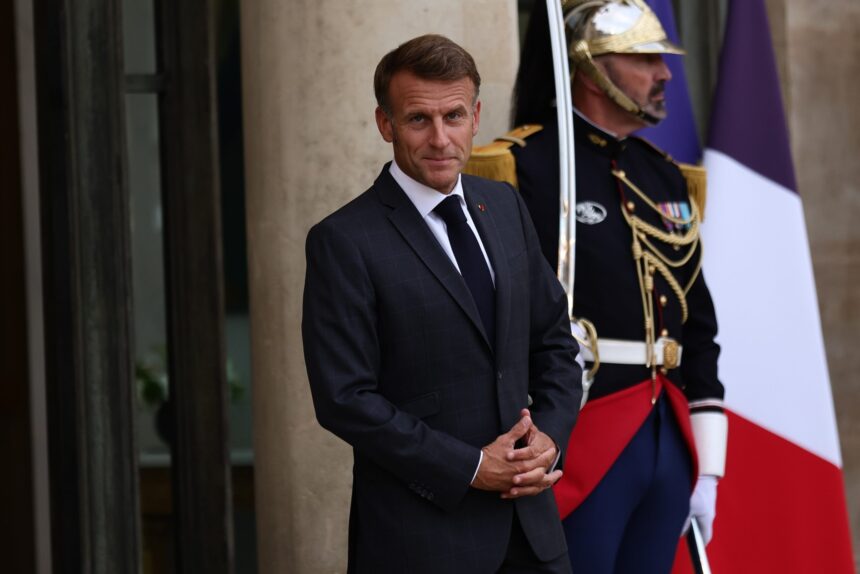 Ο Εμανουέλ Μακρόν και η αμυντική συμφωνία