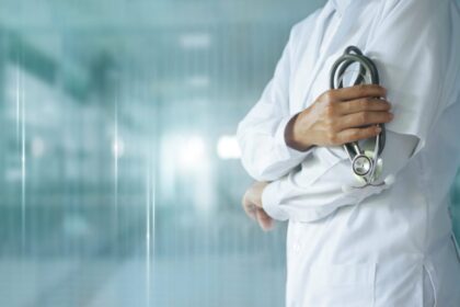 70χρονος γυναικολόγος Ρόδου υπό περιοριστικούς όρους