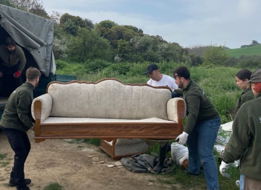 Καθαρισμός Πλαγιάρι από Cleaningans με απορρίμματα