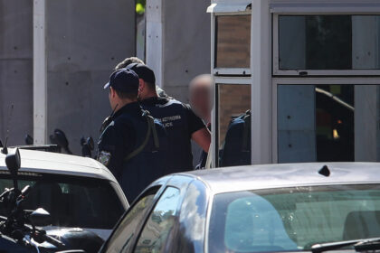 89χρονος πυροβόλησε σε ΕΦΚΑ και Πρωτοδικείο