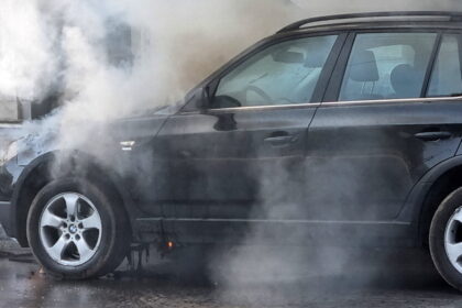 Αυτοκίνητο τυλιγμένο στις φλόγες Εύβοια Ερέτρια