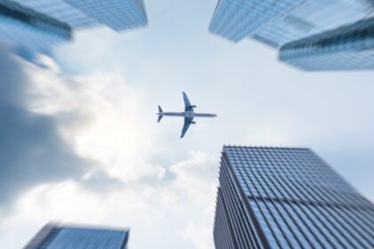 Ryanair Βερολίνο μείωση πτήσεων και κλείσιμο βάσης