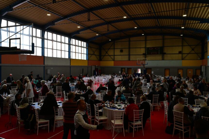 Γεύμα αγάπης άστεγοι Αθήνα Πάσχα παράδοση