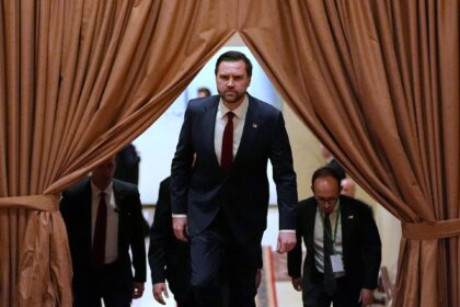 Ταξίδι Βανς Πακιστάν και διπλωματική καθυστέρηση