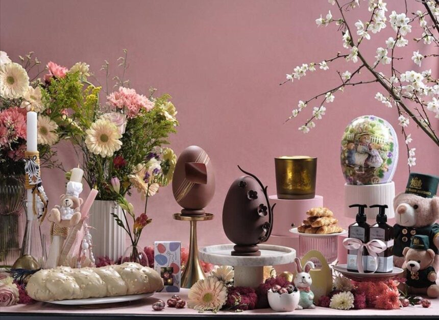 πασχαλινά αυγά βαμμένα με φυσικά χρώματα