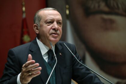 Ερντογάν απέπεμψε υφυπουργό Παιδείας μετά τις επιθέσεις