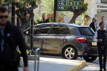 Κάρτα Ελέγχου Καυσαερίων σε συνεργείο με όχημα