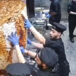 τεράστιος γύρος ντονέρ στο σουβλατζίδικο