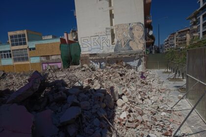 Κατεδάφιση εγκαταλελειμμένου σχολείου Θεσσαλονίκη Δελφών