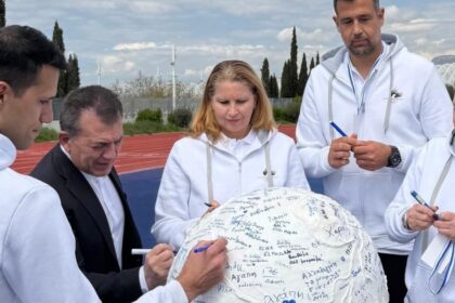 Μαθητές αθλητισμού ειρήνης ΟΑΚΑ με Ολυμπιονίκες