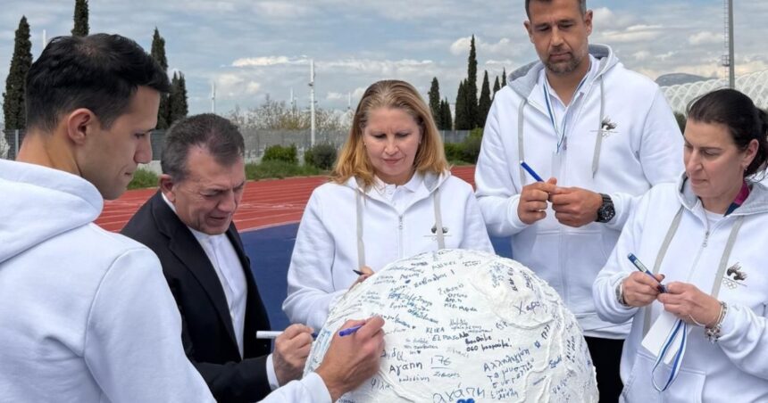 Μαθητές αθλητισμού ειρήνης ΟΑΚΑ με Ολυμπιονίκες