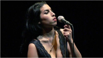 Μιτς Γουάινχαουζ δίκη για αντικείμενα της Έιμι