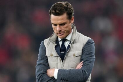 Μπέρνλι Σκοτ Πάρκερ αποχώρηση 30 Απριλίου