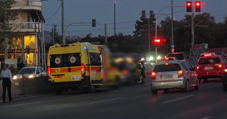Τροχαίο Ποσειδώνος Πικροδάφνη με κλειστή λωρίδα