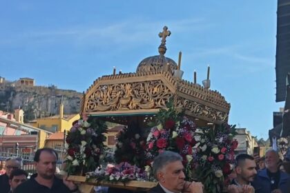 Η λιτανεία του Επιταφίου στο Μοναστηράκι Ψυρρή