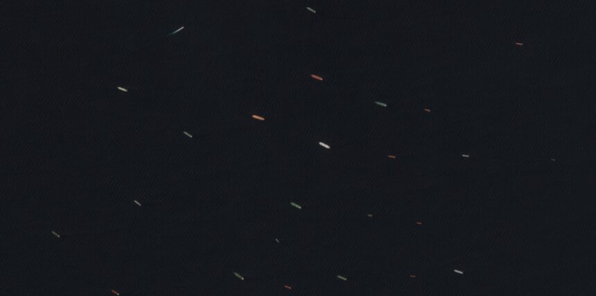 Πλοία στο Στενό του Ορμούζ μετά το άνοιγμα