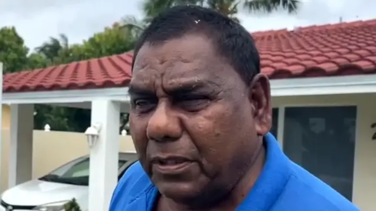 Φορτηγάκι τεχνίτη στάθμευση αυλή πρόστιμο