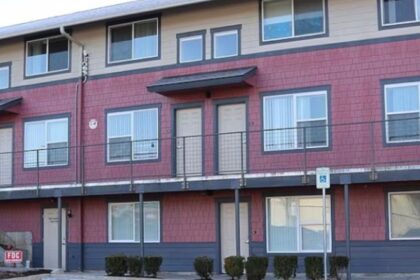 Φοιτητής πετάει δύο φορές για να αποφύγει ενοίκιο