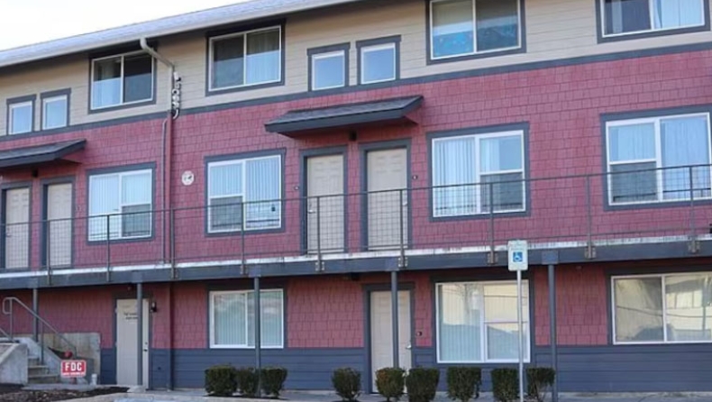 Φοιτητής πετάει δύο φορές για να αποφύγει ενοίκιο