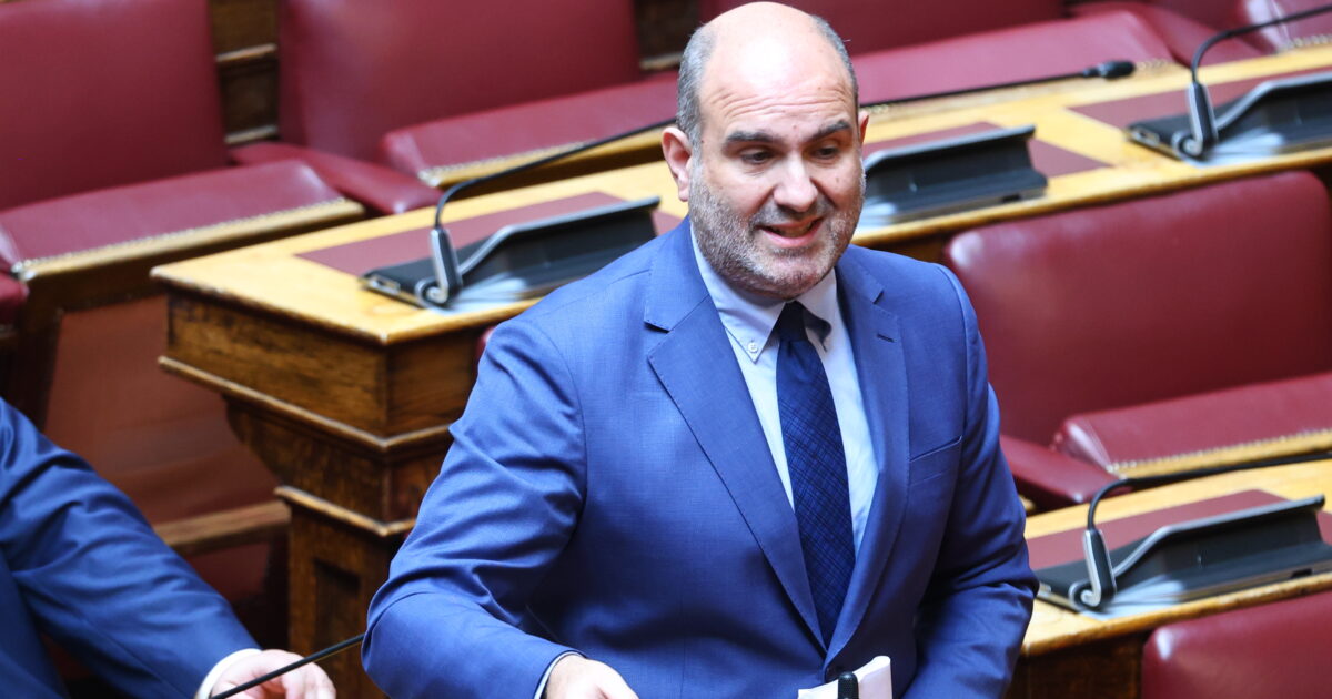 Μαρκόπουλος διέψευσε φήμες για πανεπιστημιακό πτυχίο