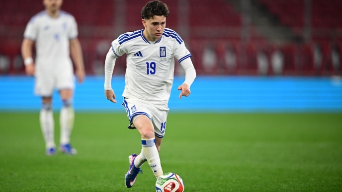 Καρέτσας μεταγραφή 18χρονος πόζα