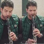 Άρης Μουγκοπέτρος παίζει κλαρίνο κατά το Πάσχα