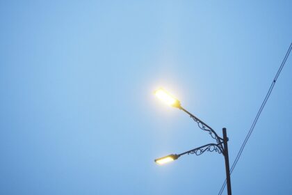 Εργασίες ηλεκτροφωτισμού στην Ε.Ο. Αεροδρομίου σήμερα