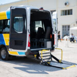 Όχημα μετακίνησης ΑμεΑ της ΟΣΥ με πρόσβαση για αναπηρικά αμαξίδια