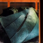 Τσάντα από δέρμα τυραννόσαυρου χρώμα πετρόλ