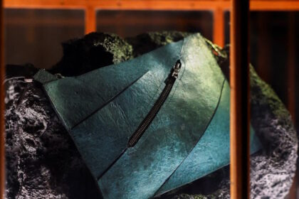 Τσάντα από δέρμα τυραννόσαυρου χρώμα πετρόλ