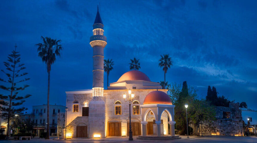 Φωταγωγημένο τέμενος Ντεφτερντάρ στην Κω