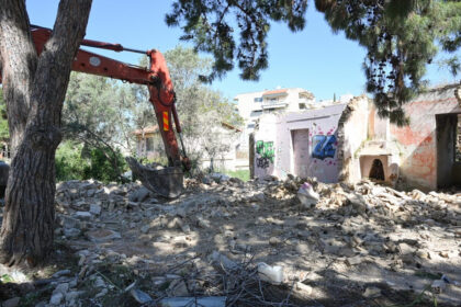 Κατεδάφιση 21 αυθαίρετα ρέμα Πικροδάφνης