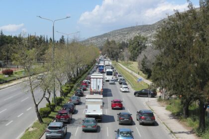 Πασχαλινή έξοδος κίνηση αυτοκίνητα εθνικές οδούς