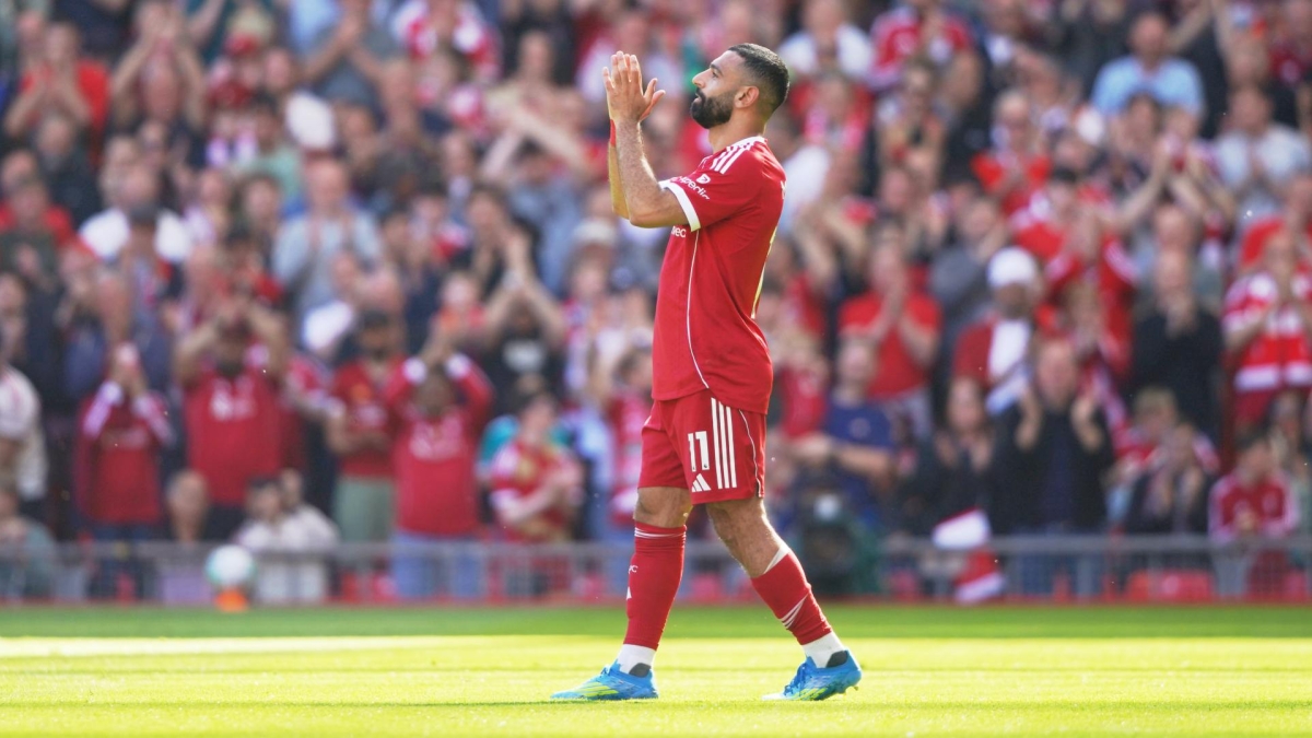 Μοχάμεντ Σαλάχ με τη φανέλα της Λίβερπουλ μετά τον τραυματισμό