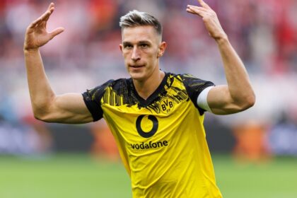 Νίκο Σλότερμπεκ Ντόρτμουντ ανανέωσε συμβόλαιο