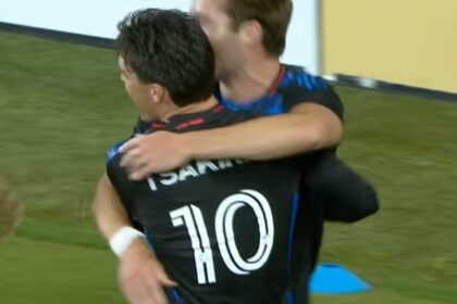 Νίκος Τσακίρης ασίστ σε κόρνερ στη Σαν Χοσέ