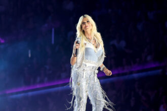 Άννα Βίσση σκηνή εμφάνιση Hotel Ερμού