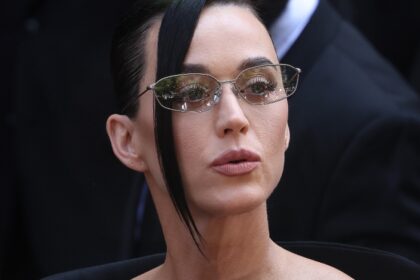 Κέιτι Πέρι Φοντάνα ντι Τρέβι ρίχνει πιστωτική