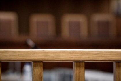 πατέρας βίαζε κόρη υπόθεση Ρόδος