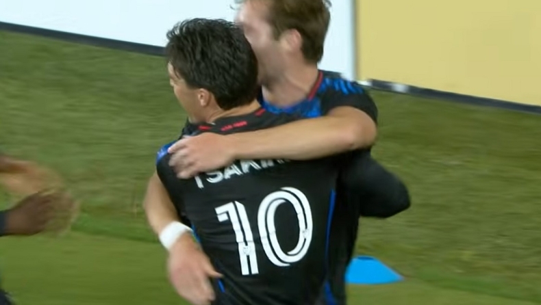 Νίκος Τσακίρης ασίστ σε κόρνερ στη Σαν Χοσέ