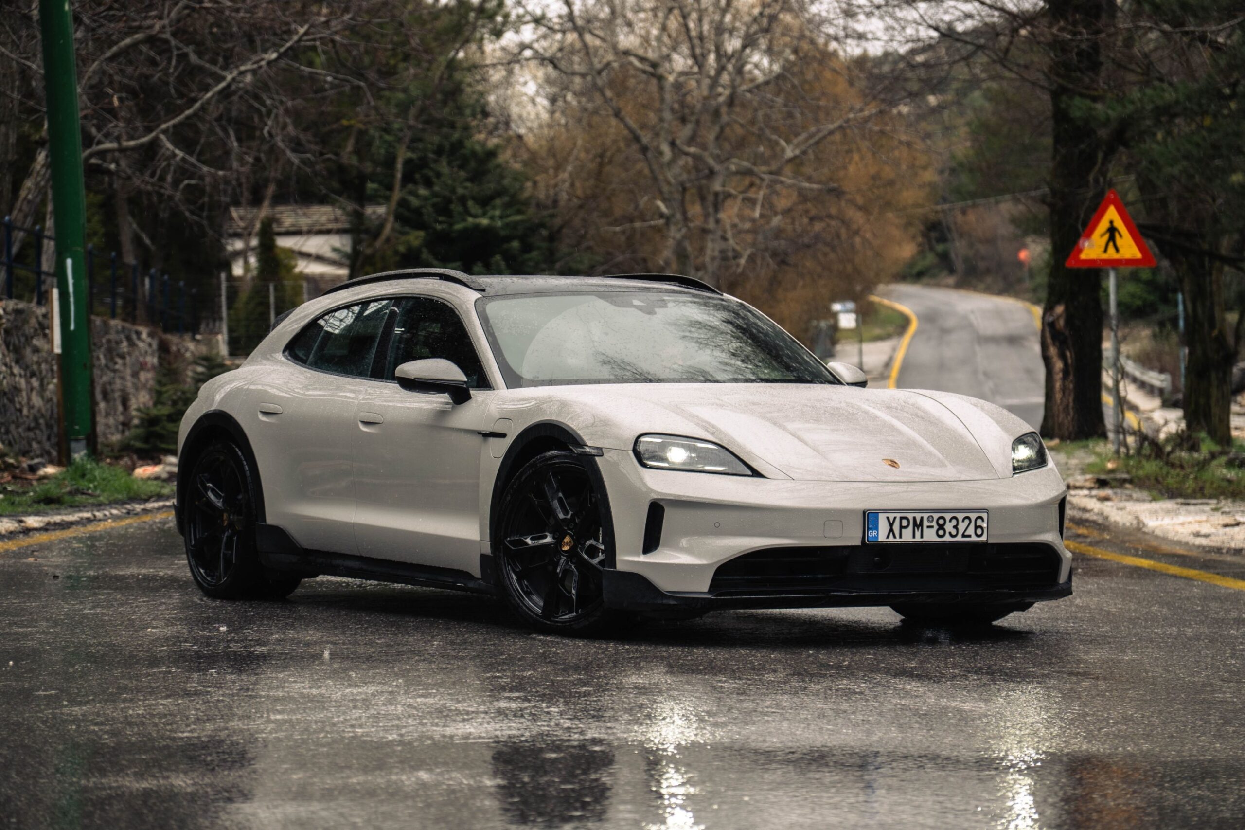 Porsche Taycan 4 Cross Turismo σε δρόμο Ελλάδας