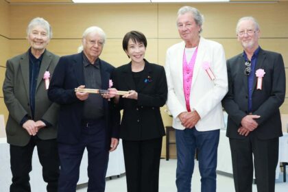 Deep Purple συναντά πρωθυπουργό Ιαπωνίας Τόκιο