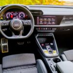 καθίσματα με μασάζ και head-up display στο αυτοκίνητο