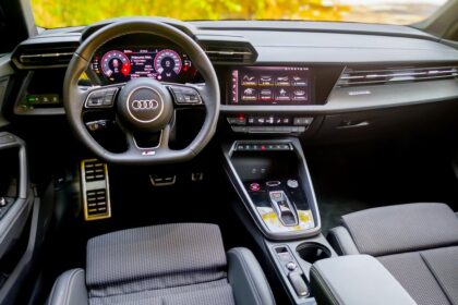 καθίσματα με μασάζ και head-up display στο αυτοκίνητο