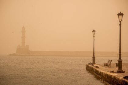 Θυελλώδεις άνεμοι σηματοδότης λιμάνι ακτοπλοϊκά δρομολόγια