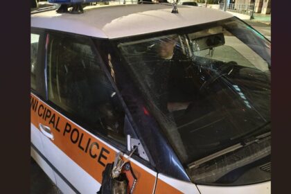 Επίθεση περιπολικό Εξάρχεια στην οδό Σόλωνος