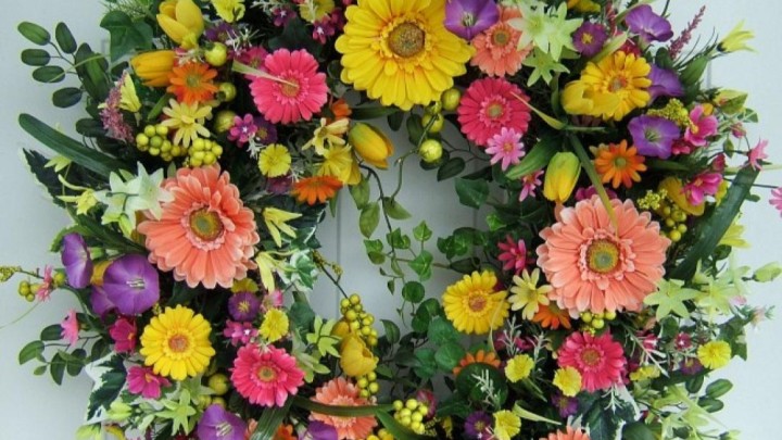 Γιορτή λουλουδιών Ρόδος στεφάνια Πρωτομαγιά