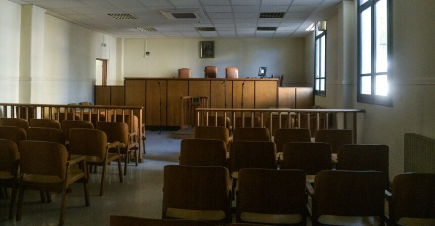 αστυνομικός της Βουλής δίκη κατηγορίες