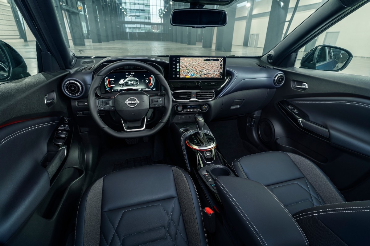 Nissan Juke Pulse έκδοση χρώμα Ocean Deep με ζάντες